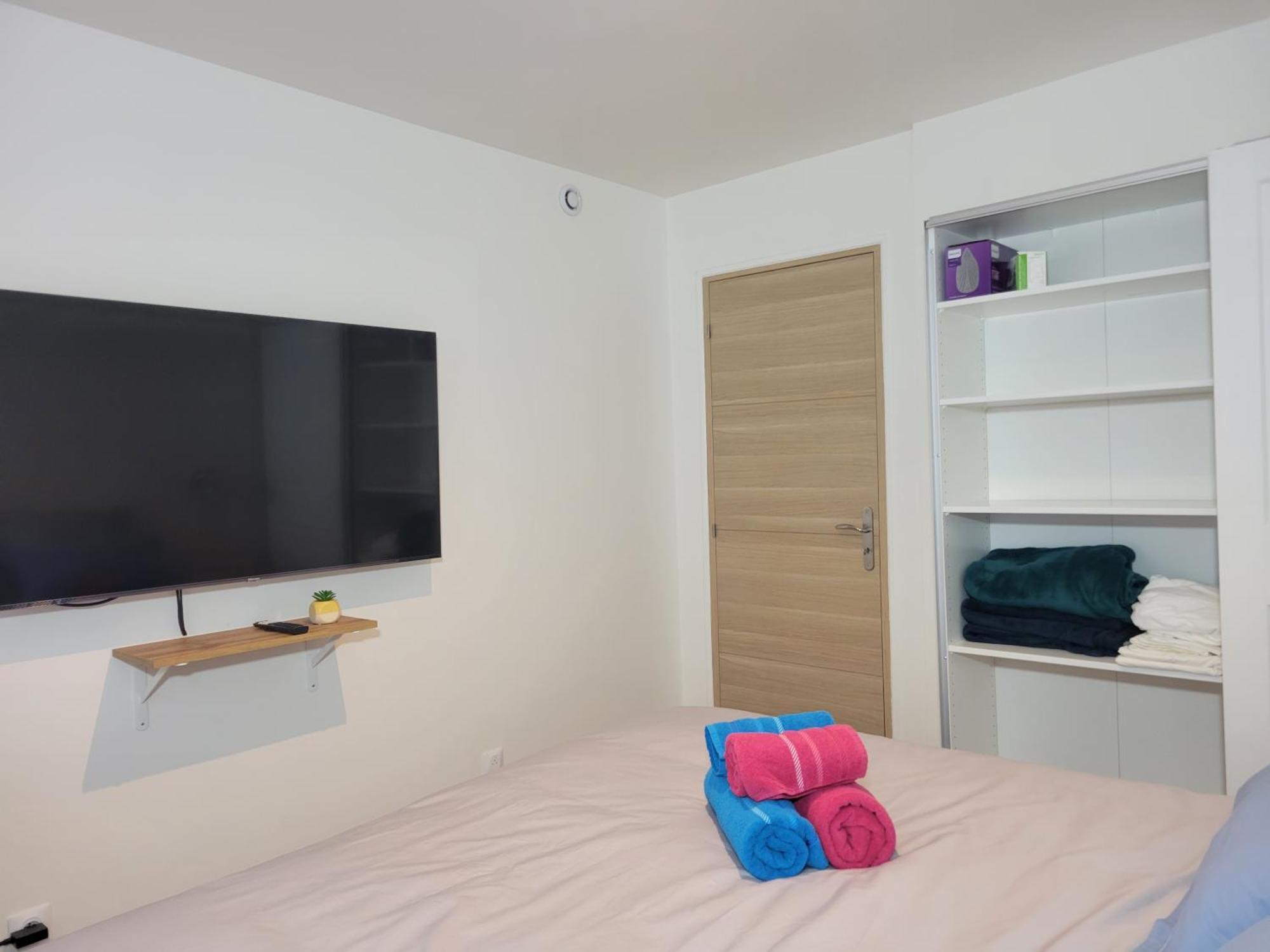 Amazing Apartment A Stone'S Throw From The City Of Lights - Paris Клиши Екстериор снимка